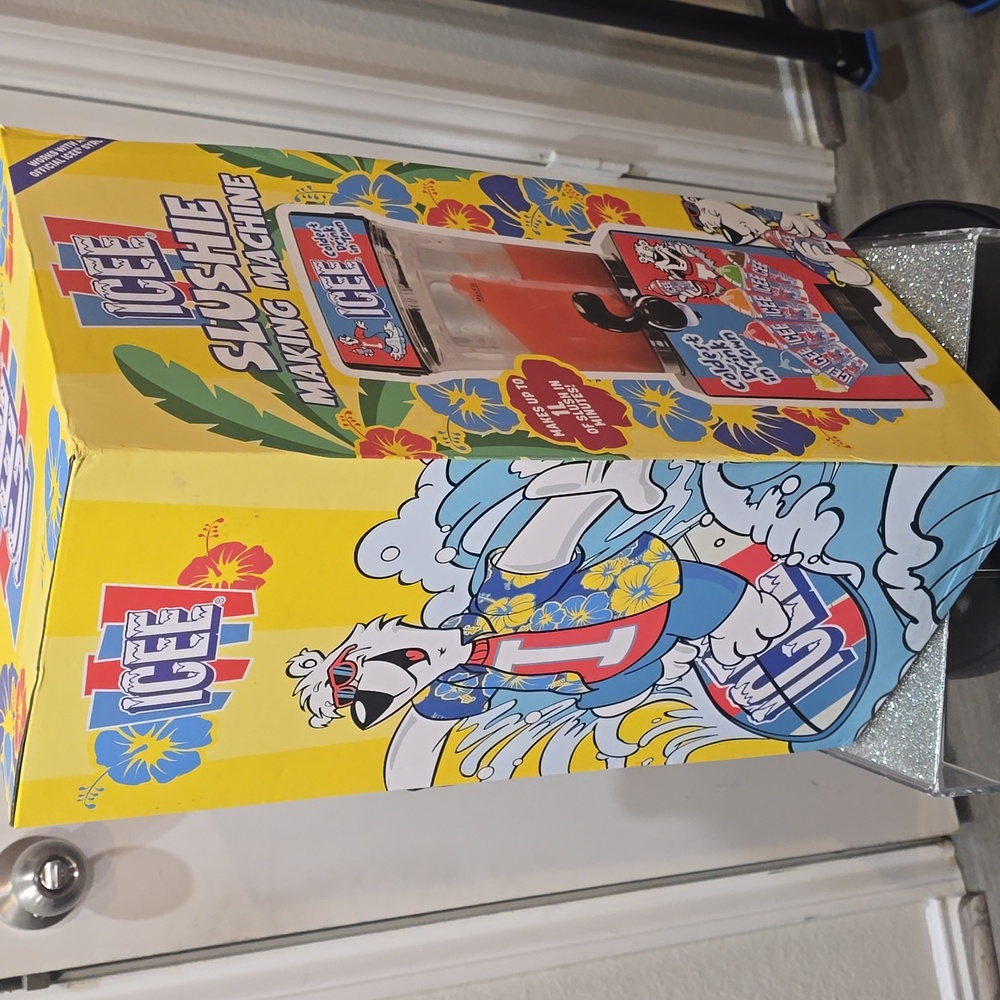 Icee Slushie Making Machine - Picture 10 of 10